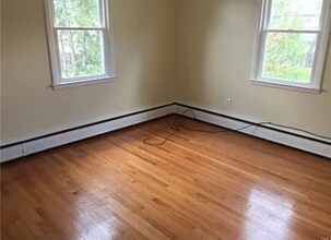70 Lorraine St in Bridgeport, CT - Building Photo - Building Photo