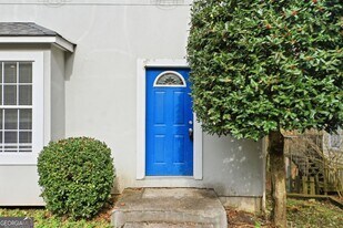 1015 Plantation Way in Kennesaw, GA - Building Photo