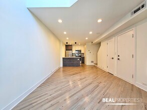 942 W Grace St in Chicago, IL - Building Photo - Building Photo