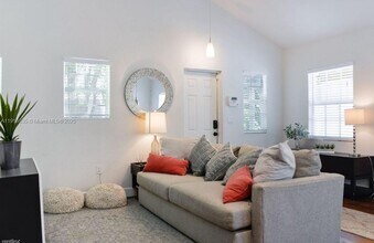 7611 Abbott Ave in Miami Beach, FL - Building Photo - Building Photo