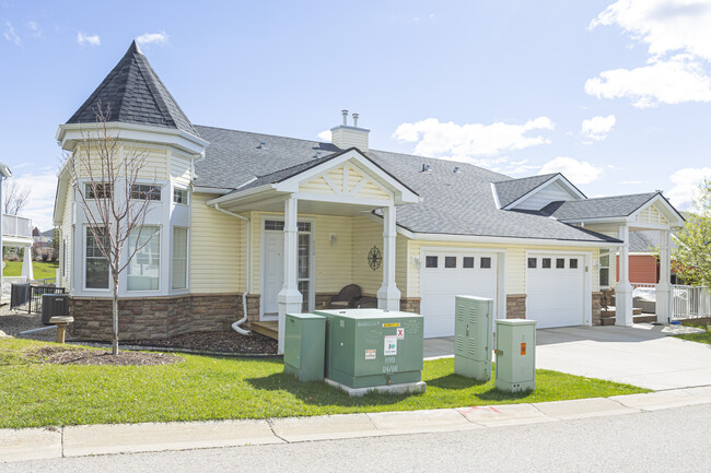 Tucker Lane in Okotoks, AB - Building Photo - Building Photo