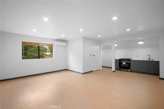 10377 McBroom St in Los Angeles, CA - Building Photo - Building Photo