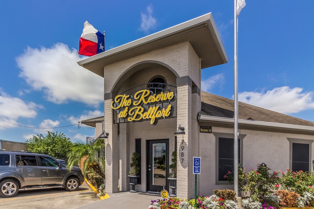 The Reserve @ Bellfort Apartments in Houston, TX - Foto de edificio