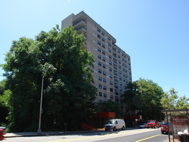 Wesley Hall Apartments in Peekskill, NY - Foto de edificio - Building Photo