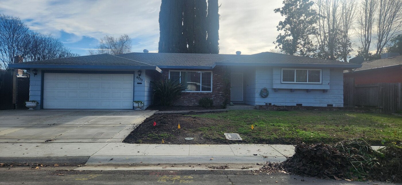 6775 Frates Way in Sacramento, CA - Building Photo