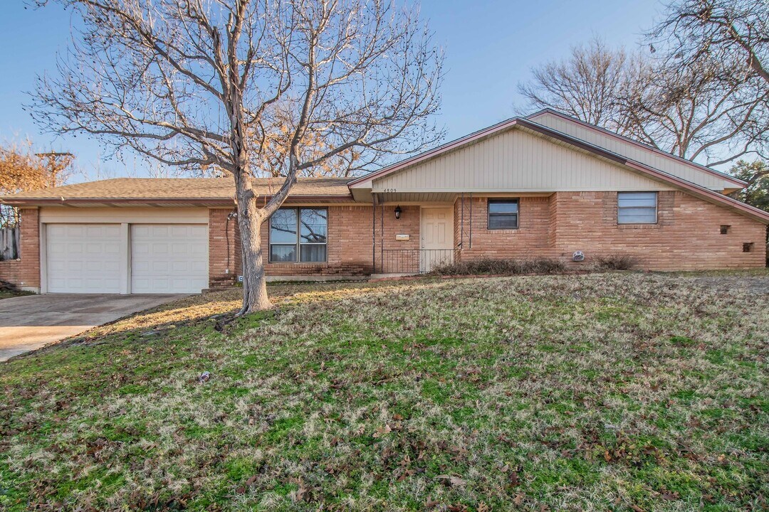4809 Westcreek Dr in Fort Worth, TX - Building Photo
