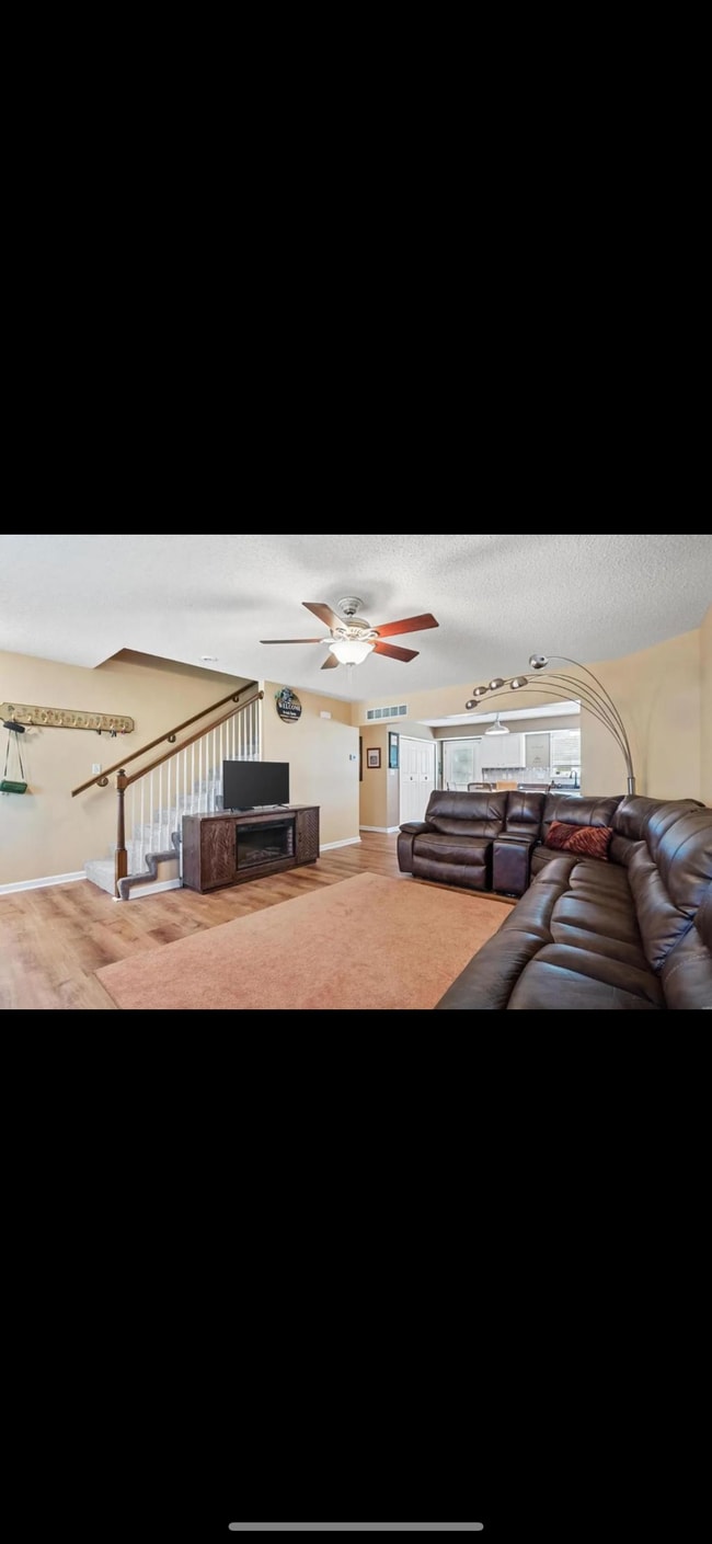 11 Deer Grove Dr in St. Peters, MO - Foto de edificio - Building Photo