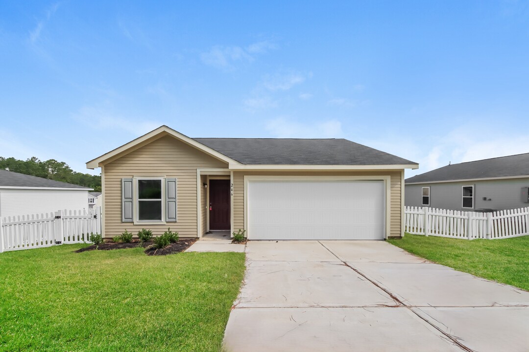 246 Bluebonnet in Livingston, TX - Building Photo