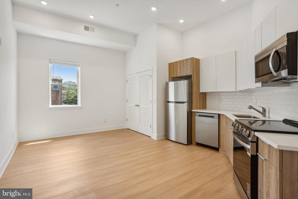 3952-54 Lancaster Ave in Philadelphia, PA - Building Photo