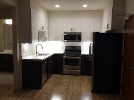 555 Bartlett St, Unit 221 in San Francisco, CA - Building Photo