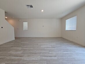 7041 Lone Sycamore St in Roseville, CA - Building Photo - Building Photo