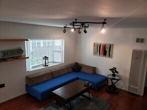 707 Vernon Ave, Unit 707 in Venice, CA - Building Photo - Building Photo