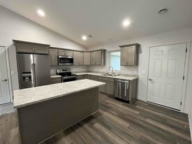 2303 Lake Ave in New Ulm, MN - Building Photo