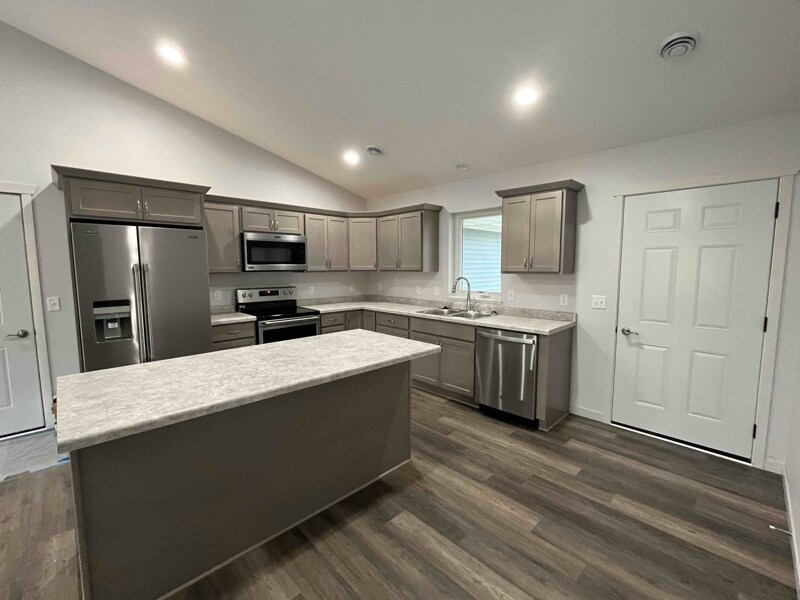 2303 Lake Ave in New Ulm, MN - Building Photo