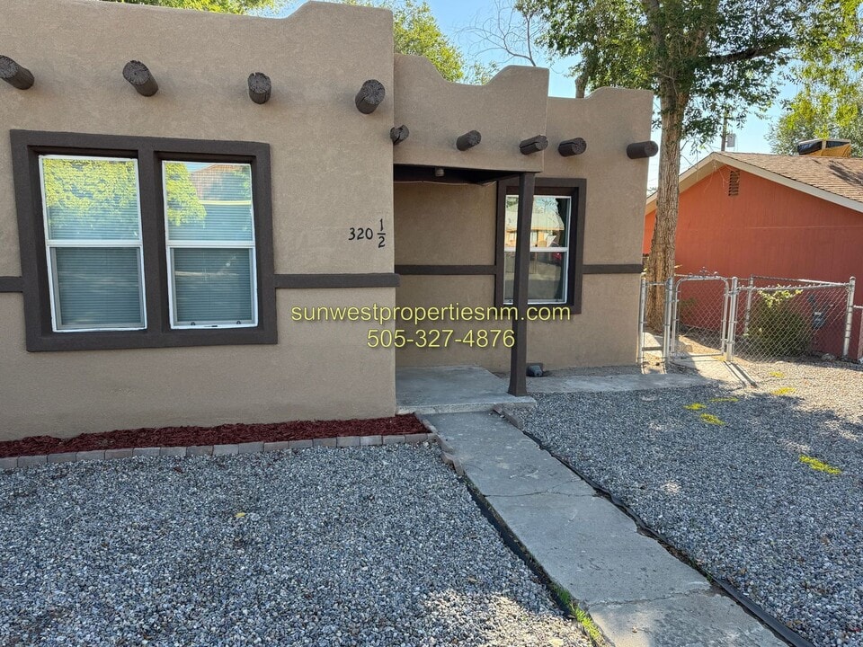 320 N Loma Linda Ave in Farmington, NM - Building Photo