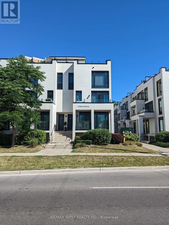 142-142 Widdicombe Hill Blvd in Toronto, ON - Building Photo
