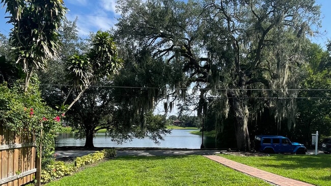 1430 Lake Weldona Dr, Unit 1 Bdrm Appt - Lake Views