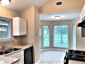 11922 Westwold Dr in Tomball, TX - Building Photo - Building Photo