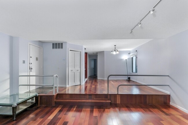 property at 551 Sanderling Ct
