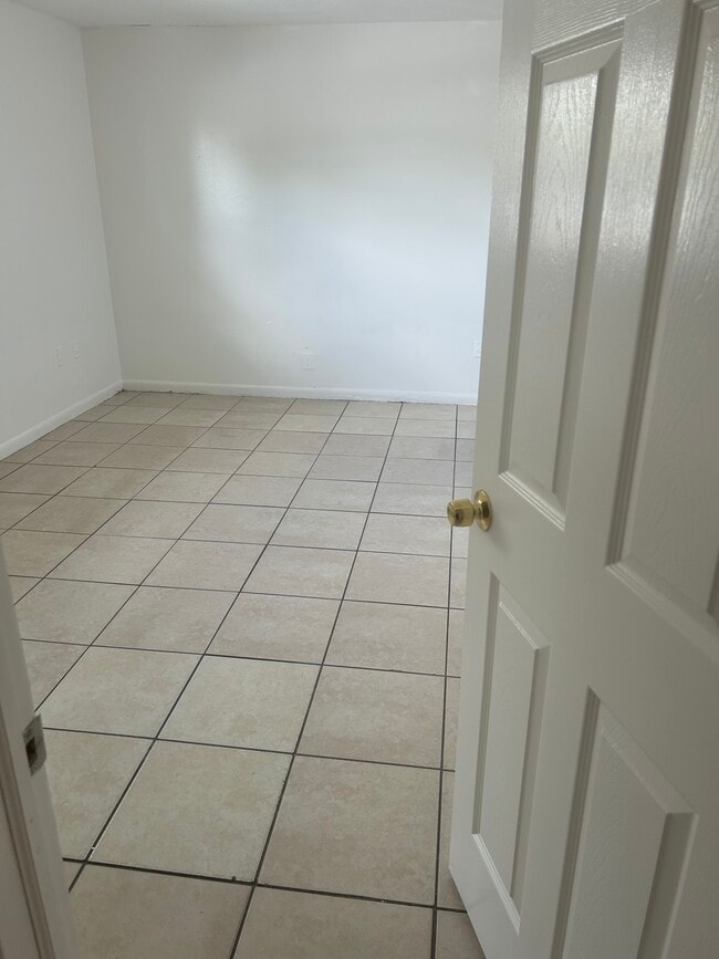 5725 NW 27th Ct, Unit 5725 NW 27 Ct in Lauderhill, FL - Building Photo - Building Photo