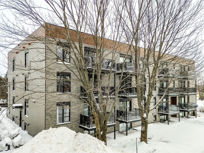 4720 D'argenteuil Pl in Québec, QC - Building Photo - Building Photo