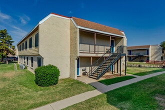 Silver Creek Apartments in Midland, TX - Building Photo - Building Photo