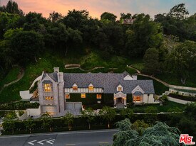 10950 Bellagio Rd in Los Angeles, CA - Building Photo