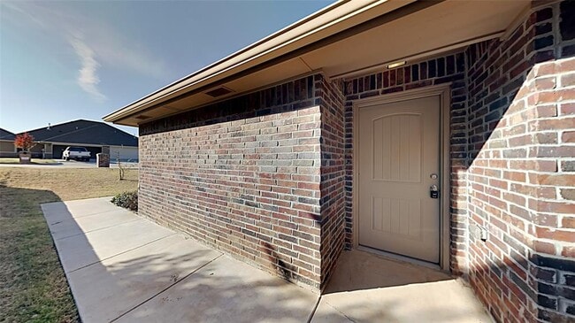 11201 Coachmans Rd in Yukon, OK - Building Photo - Building Photo