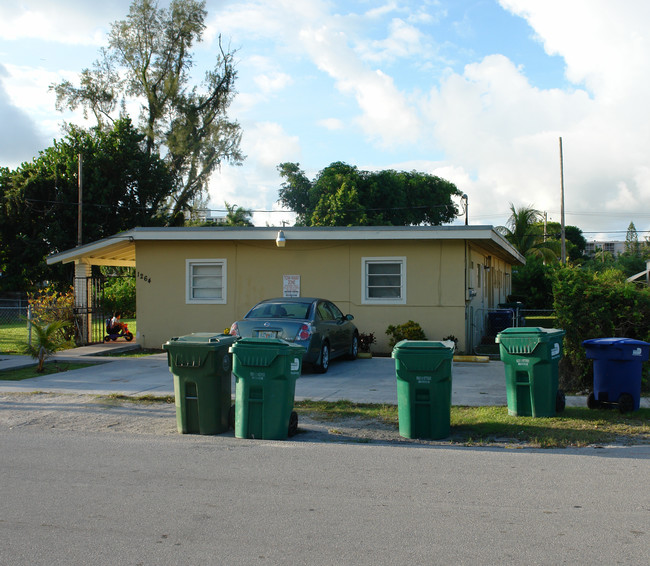 1264 NE 111th St in Miami, FL - Foto de edificio - Building Photo