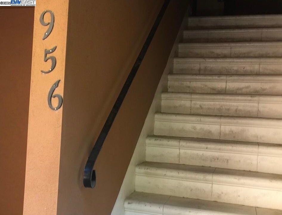 956 F St in Davis, CA - Building Photo