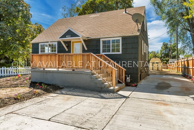 411 W Main St