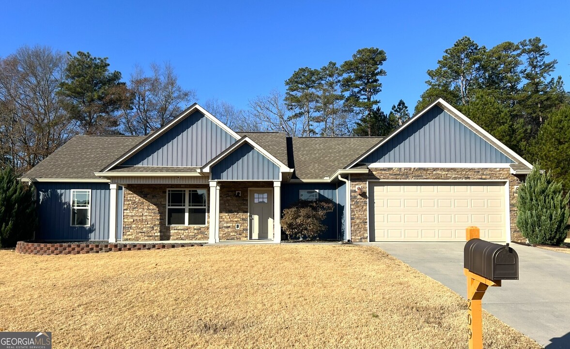 209 Gilmore Cir SW in Calhoun, GA - Building Photo