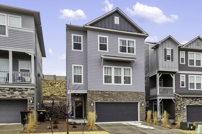 property at 4474 Peak Crst Vw