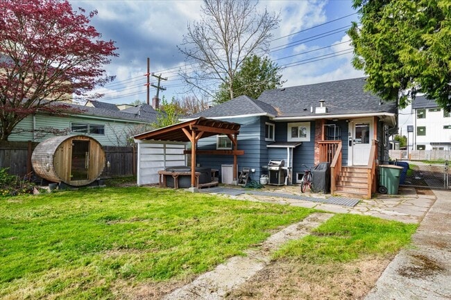 817 S Sullivan St in Seattle, WA - Foto de edificio - Building Photo