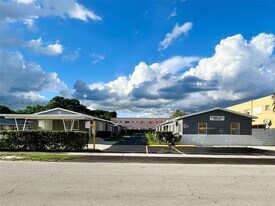 2213 Madison St, Unit 6 in Hollywood, FL - Building Photo