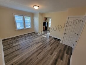 6743 12th Ave in Kenosha, WI - Building Photo - Building Photo