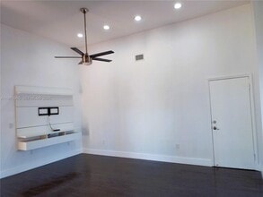 422 SW 88th Pl in Miami, FL - Building Photo - Building Photo