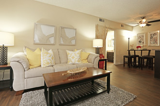 North Mountain Apartments in Phoenix, AZ - Building Photo - Interior Photo