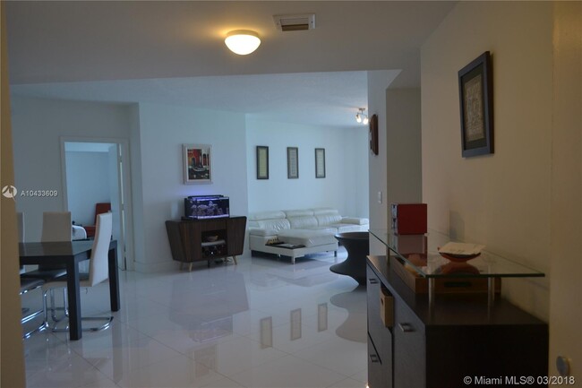 16699 Collins Ave, Unit 1104 in Sunny Isles Beach, FL - Building Photo - Building Photo