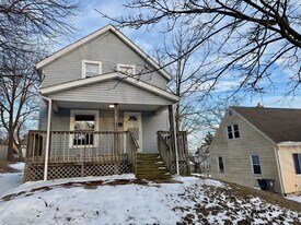 2157 10th St SW in Akron, OH - Building Photo