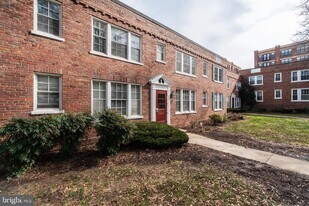 1713 N Troy St in Arlington, VA - Building Photo