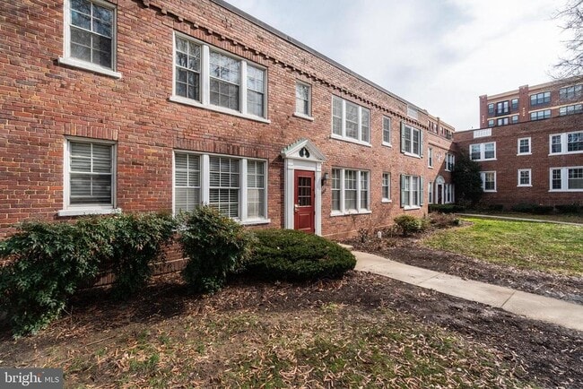 property at 1713 N Troy St