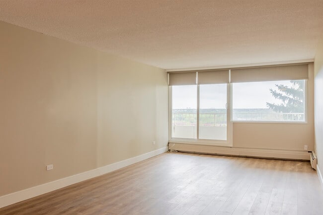 The Mayflower Apartments in Edmonton, AB - Building Photo - Building Photo