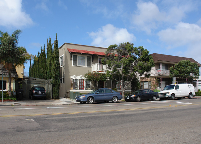 3962 Goldfinch St in San Diego, CA - Foto de edificio - Building Photo