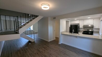 2260 N Indian Canyon Dr in Palm Springs, CA - Building Photo - Building Photo