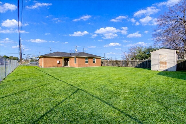 2714 Southmore Ave in Pasadena, TX - Building Photo - Building Photo