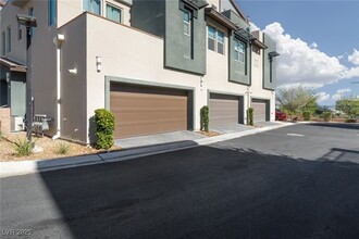 11272 Gravitation Dr in Las Vegas, NV - Building Photo - Building Photo