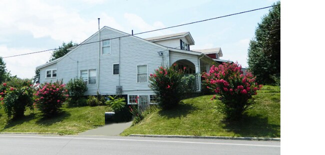 101 Royston Aly, Unit One in Bristol, VA - Building Photo - Building Photo
