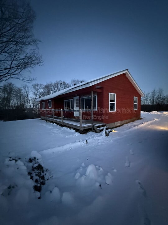 428 McGrath Pond Rd in Belgrade, ME - Building Photo