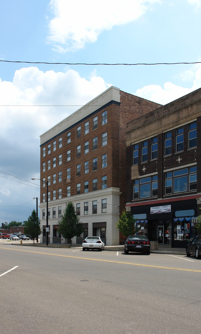 Warner House in Warren, OH - Foto de edificio - Building Photo